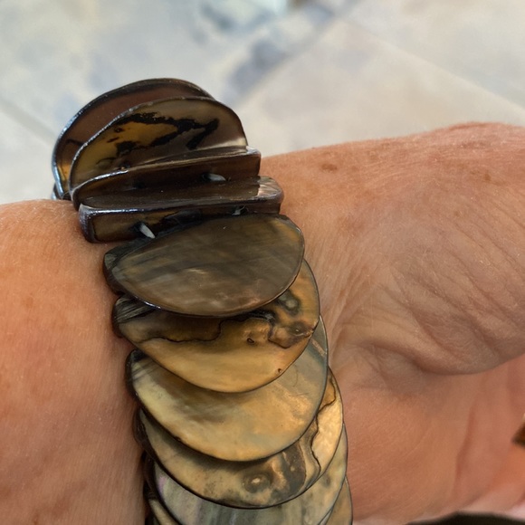 Lot of 3 BOHO/HIPPY Bracelets, 2 Beaded Cuffs and 1 Slip-On Elasticized (Shell). - Picture 4 of 6